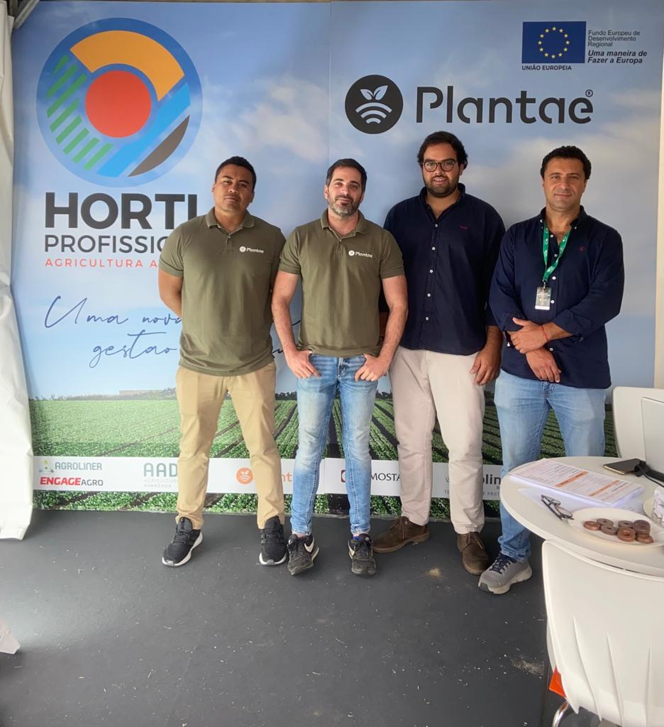 Juan Ortiz, ingeniero agrónomo en Plantae; Manuel Heras, responsable de producto Plantae; Joao Santos, Diretor Departamento Técnico Hortiprofissional; Hugo Silva, Director Comercial Hortiprofissional